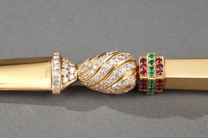 20th century Gold paper knife with diamond, emerald and rubis. | MasterArt